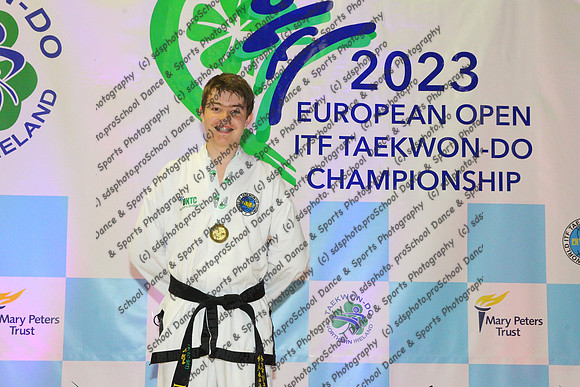 12560