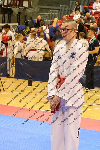 22015