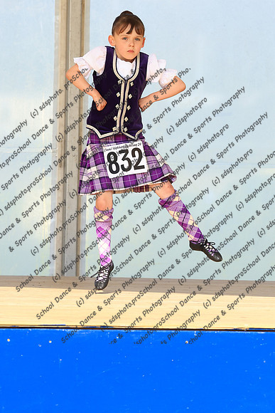 61068